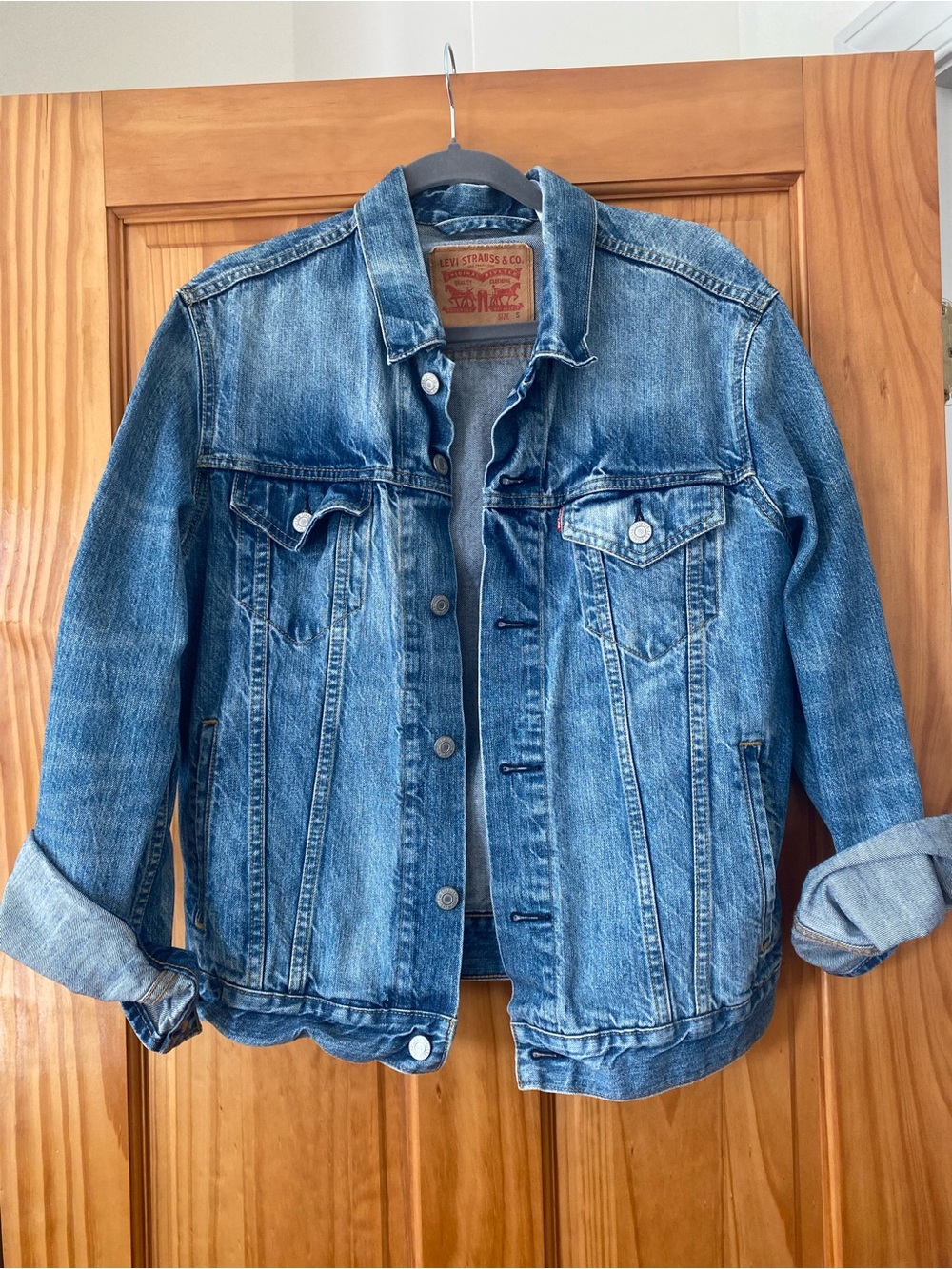 Levi’s Denim Trucker Jacket Medium Wash Classic Button Front Size Small